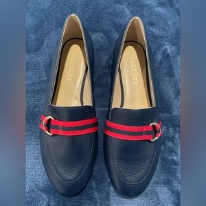 NWOT women’s shoes Talbots brand size 7.5 navy loafer